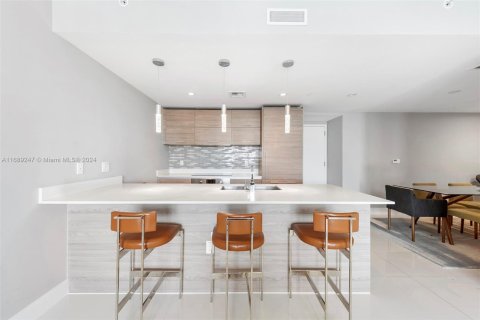 Condo in Miami, Florida, 2 bedrooms № 1934539 - photo 8