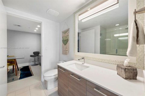 Condo in Miami, Florida, 2 bedrooms № 1934539 - photo 17