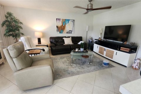 Copropriété à vendre à Deerfield Beach, Floride: 2 chambres, 92.9 m2 № 1924355 - photo 11