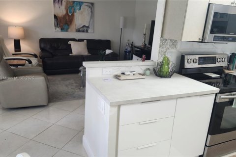 Copropriété à vendre à Deerfield Beach, Floride: 2 chambres, 92.9 m2 № 1924355 - photo 3