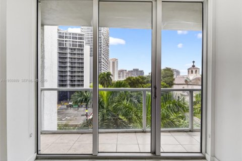 Condominio en alquiler en Miami, Florida, 2 dormitorios, 102.19 m2 № 2011796 - foto 18