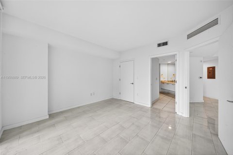 Condominio en alquiler en Miami, Florida, 2 dormitorios, 102.19 m2 № 2011796 - foto 24