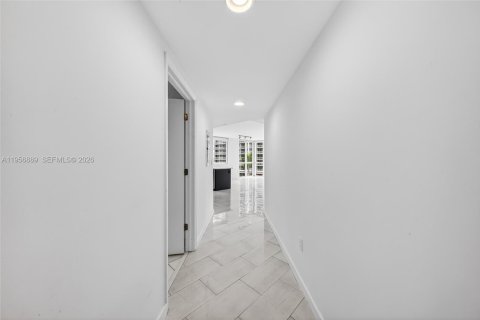 Condominio en alquiler en Miami, Florida, 2 dormitorios, 102.19 m2 № 2011796 - foto 14