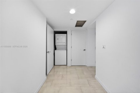 Condominio en alquiler en Miami, Florida, 2 dormitorios, 102.19 m2 № 2011796 - foto 13