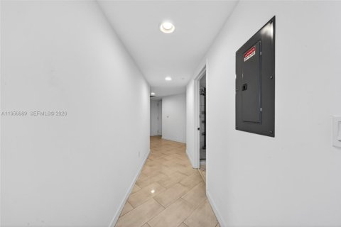 Condominio en alquiler en Miami, Florida, 2 dormitorios, 102.19 m2 № 2011796 - foto 15