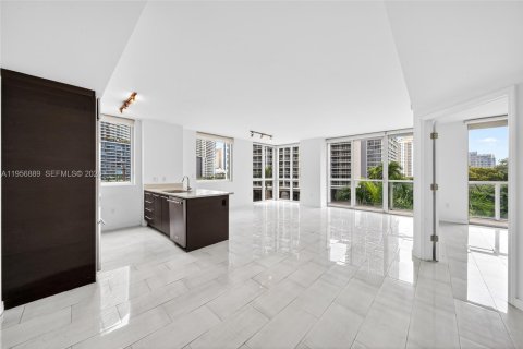 Condominio en Miami, Florida, 2 dormitorios  № 2011796
