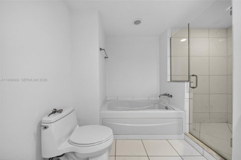 Condominio en alquiler en Miami, Florida, 2 dormitorios, 102.19 m2 № 2011796 - foto 28