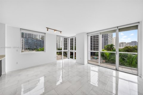 Condominio en alquiler en Miami, Florida, 2 dormitorios, 102.19 m2 № 2011796 - foto 4