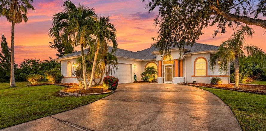 Villa ou maison à Port Charlotte, Floride 3 chambres, 211.07 m2 № 2415090