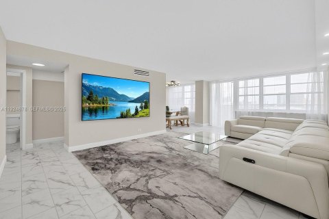 Condo in Sunny Isles Beach, Florida, 1 bedroom  № 2076717