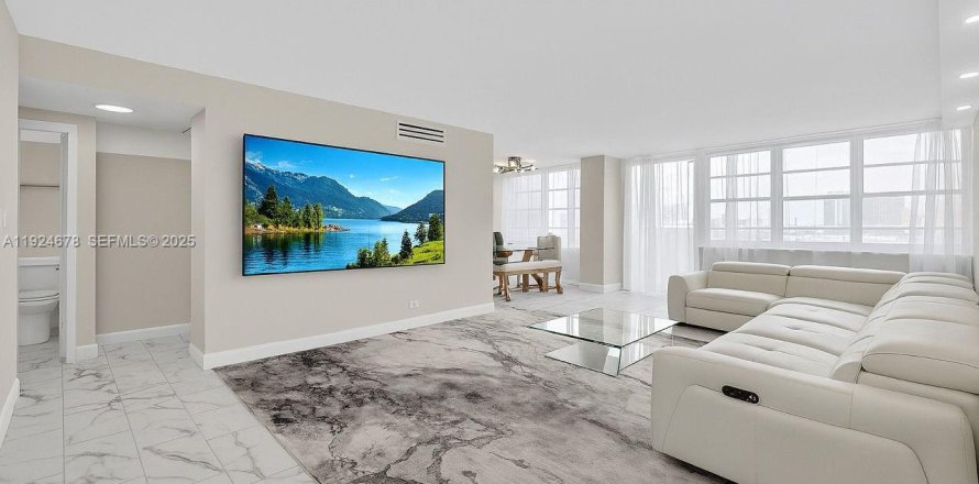 Condo in Sunny Isles Beach, Florida, 1 bedroom № 2076717