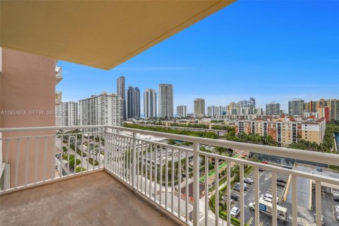 Condo in Sunny Isles Beach, Florida, 1 bedroom № 2076717 - photo 16
