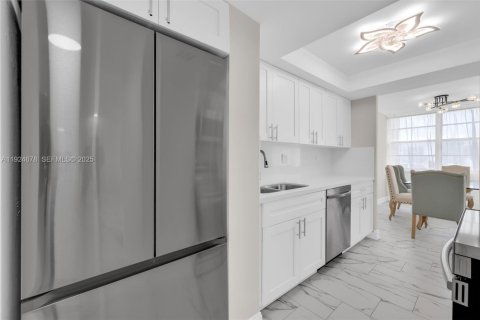 Condo in Sunny Isles Beach, Florida, 1 bedroom № 2076717 - photo 7