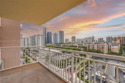 Condo in Sunny Isles Beach, Florida, 1 bedroom № 2076717 - photo 17