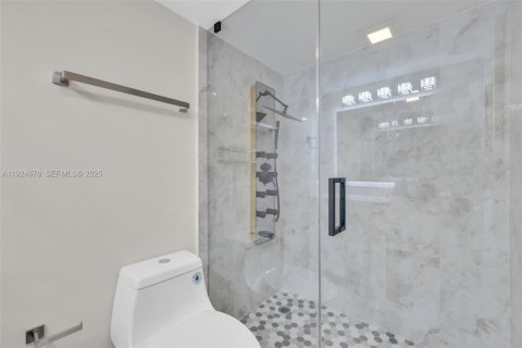 Condo in Sunny Isles Beach, Florida, 1 bedroom № 2076717 - photo 13