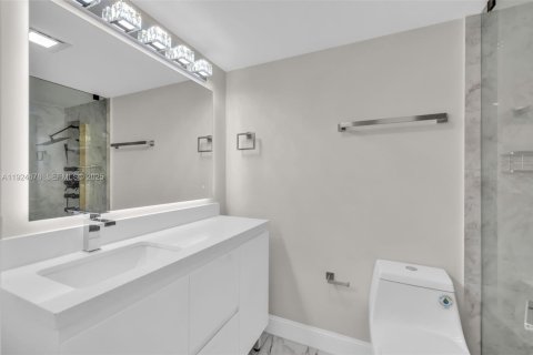 Condo in Sunny Isles Beach, Florida, 1 bedroom № 2076717 - photo 12