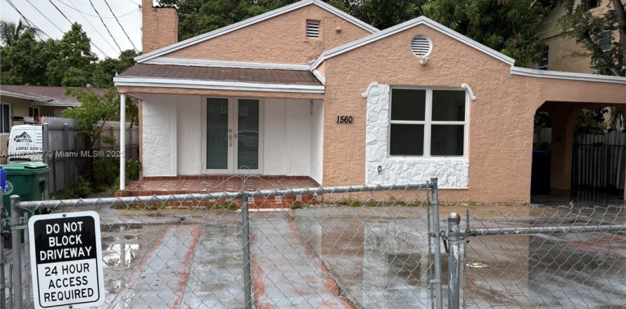 Casa en Miami, Florida 3 dormitorios, 196.67 m2 № 1932368