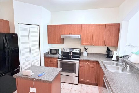 Touwnhouse à louer à Palm Harbor, Floride: 1 chambre, 77.11 m2 № 2419244 - photo 3