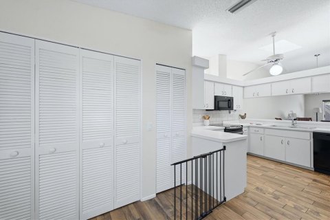 Condo in Bradenton, Florida, 2 bedrooms  № 2379602 - photo 8