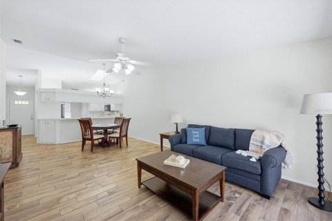 Condo in Bradenton, Florida, 2 bedrooms  № 2379602 - photo 11