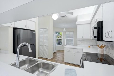 Condo in Bradenton, Florida, 2 bedrooms  № 2379602 - photo 6