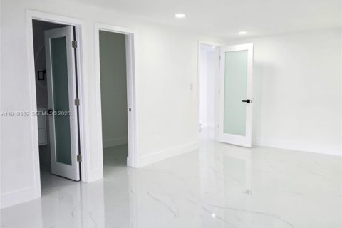 Купить виллу или дом в Майами, Флорида 4 спальни, 140.19м2, № 2007477 - фото 15