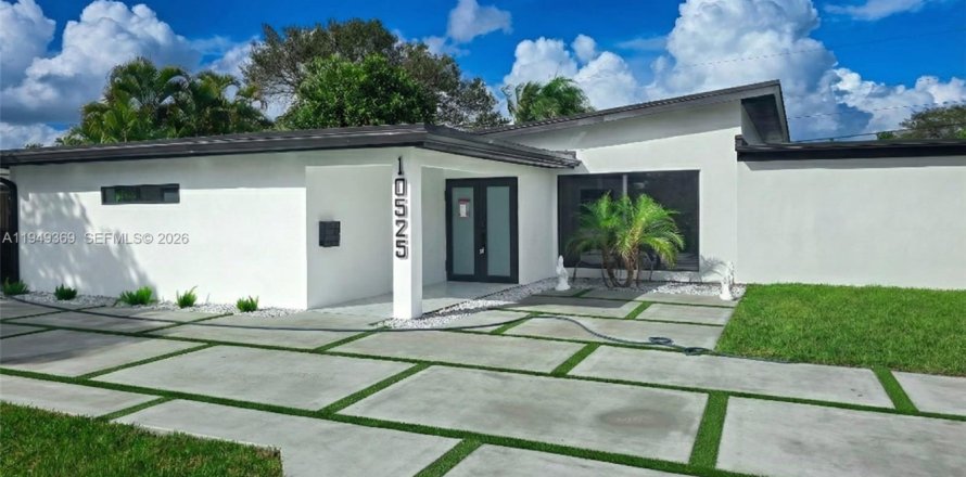 Villa ou maison à Miami, Floride 4 chambres, 140.19 m2 № 2007477