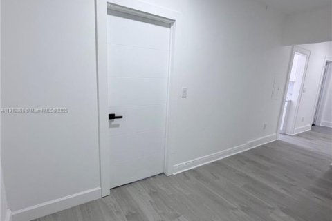 House in Miami, Florida 1 bedroom № 1974302 - photo 8