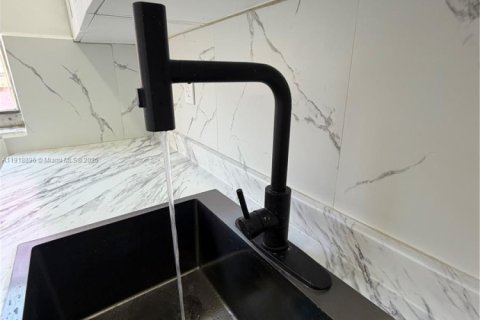 House in Miami, Florida 1 bedroom № 1974302 - photo 5