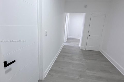 House in Miami, Florida 1 bedroom № 1974302 - photo 7