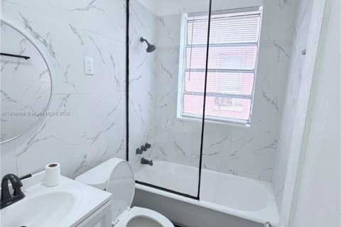 House in Miami, Florida 1 bedroom № 1974302