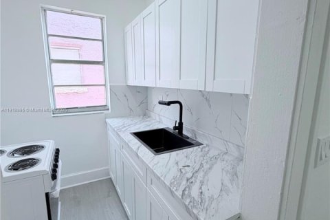 House in Miami, Florida 1 bedroom № 1974302 - photo 3