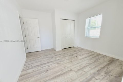 Commercial property in Miami, Florida 186.08 sq.m. № 1863797 - photo 11