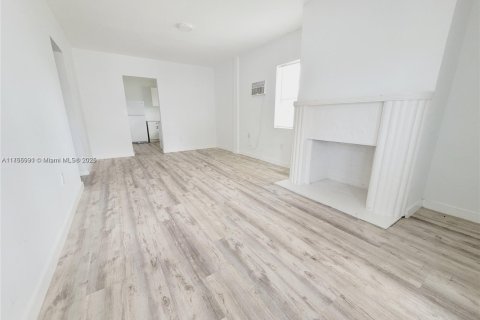 Commercial property in Miami, Florida 186.08 sq.m. № 1863797 - photo 5