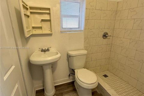 Commercial property in Miami, Florida 186.08 sq.m. № 1863797 - photo 20