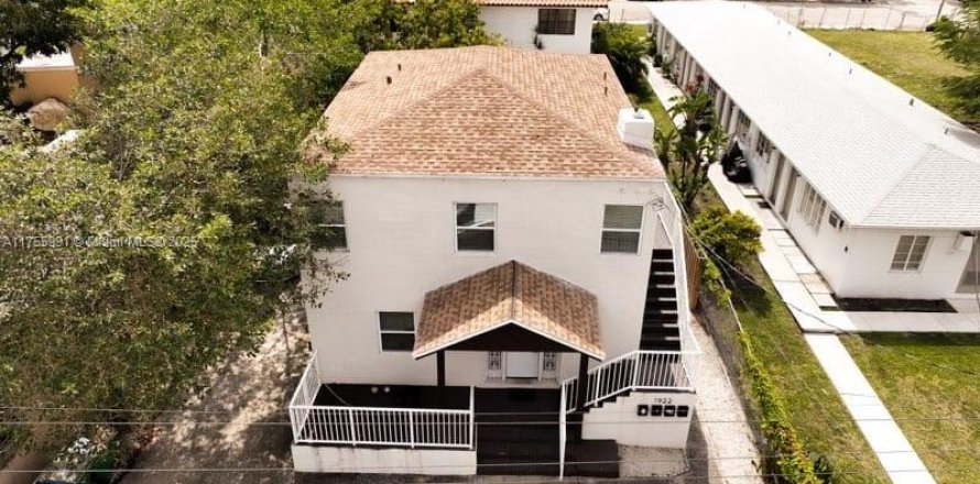Commercial property in Miami, Florida 186.08 sq.m. № 1863797