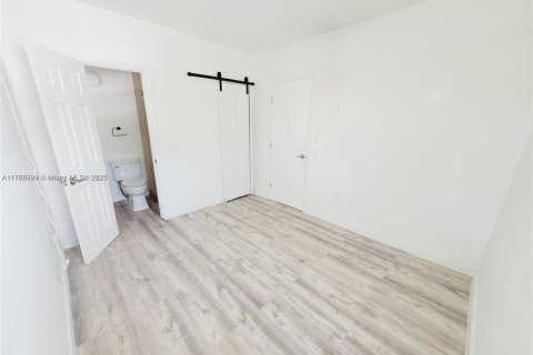 Commercial property in Miami, Florida 186.08 sq.m. № 1863797 - photo 14