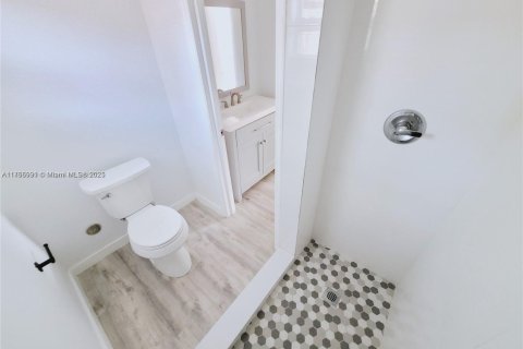 Commercial property in Miami, Florida 186.08 sq.m. № 1863797 - photo 9