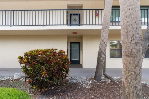 Condo in Largo, Florida, 2 bedrooms  № 1917978 - photo 2
