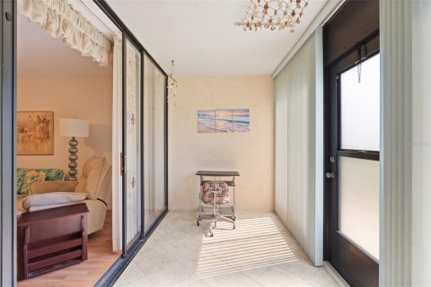 Condo in Largo, Florida, 2 bedrooms  № 1917978 - photo 22