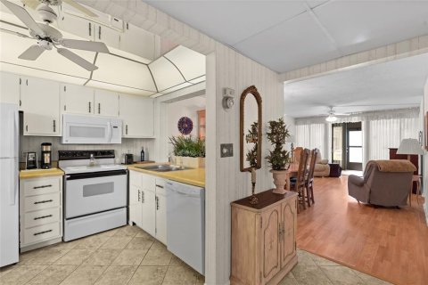 Condo in Largo, Florida, 2 bedrooms  № 1917978 - photo 4