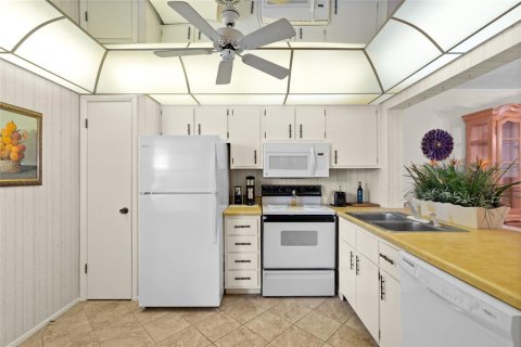 Condo in Largo, Florida, 2 bedrooms  № 1917978 - photo 5