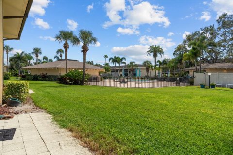 Condo in Largo, Florida, 2 bedrooms  № 1917978 - photo 24