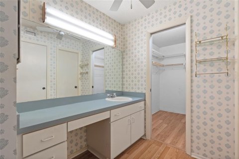 Condo in Largo, Florida, 2 bedrooms  № 1917978 - photo 18