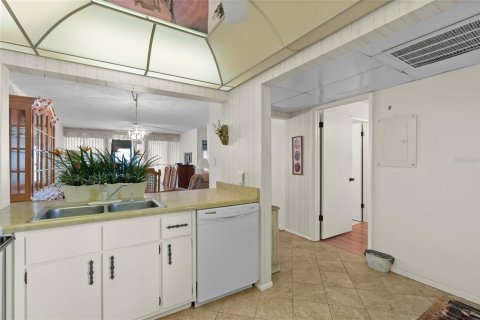 Condo in Largo, Florida, 2 bedrooms  № 1917978 - photo 7