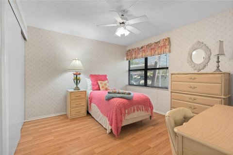 Condo in Largo, Florida, 2 bedrooms  № 1917978 - photo 10