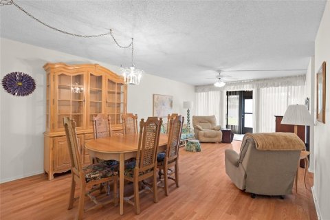 Condo in Largo, Florida, 2 bedrooms  № 1917978 - photo 8