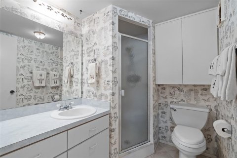 Condo in Largo, Florida, 2 bedrooms  № 1917978 - photo 11