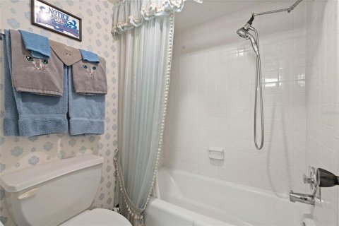 Condo in Largo, Florida, 2 bedrooms  № 1917978 - photo 19