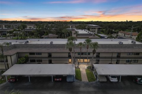 Condo in Largo, Florida, 2 bedrooms  № 1917978 - photo 1